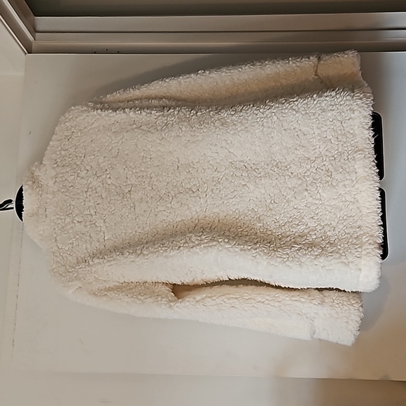 Weatherproof Cream Sherpa Pullover with Pockets - Picture 4 of 7